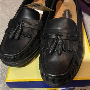 🐸 Dr. Scholl’s Black tassel “Gilda” Loafers - size 6.5W - NWT and original box